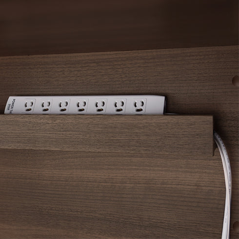 机下には、電源コードをOAタップごと収納できるコード受けがついており、足元もスッキリします。